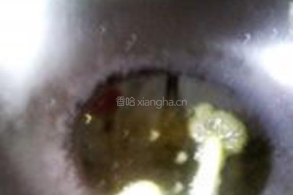 红枣莲子炖鸡汤的做法图解3