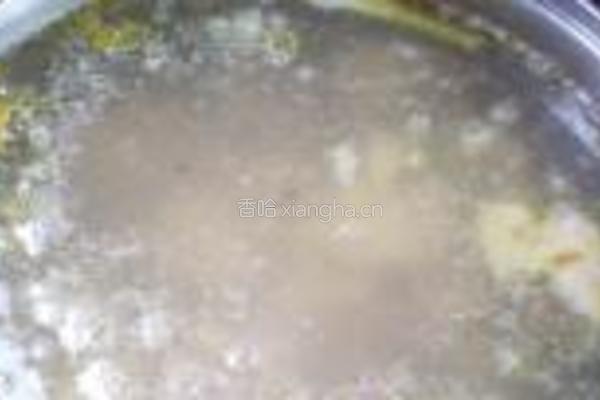 红枣莲子炖鸡汤的做法图解5