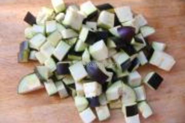 番茄鱼香茄子的做法图解1