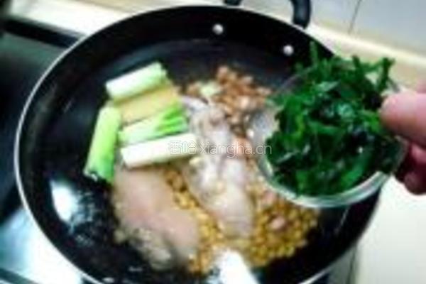黄豆花生煲猪脚的做法图解7