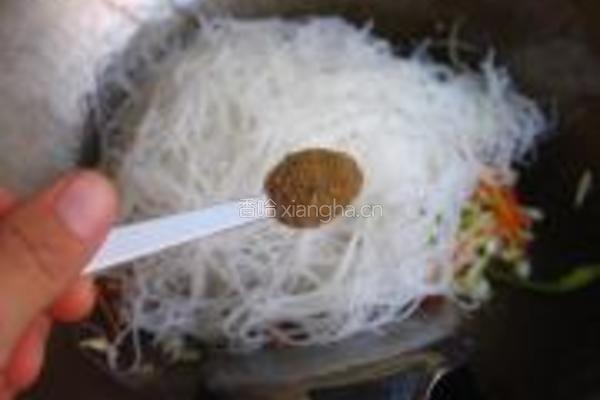 红油鸡蛋炒米粉的做法图解7