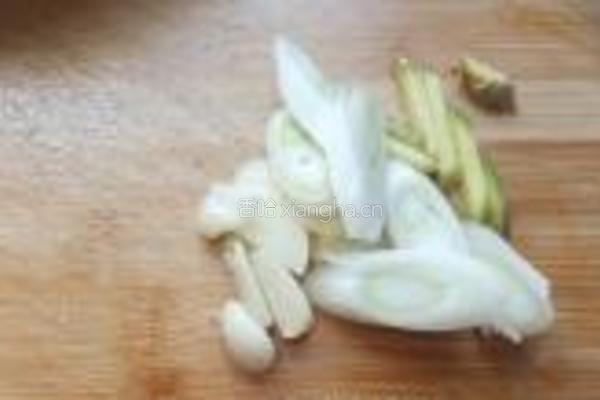 油焖基围虾的做法图解2