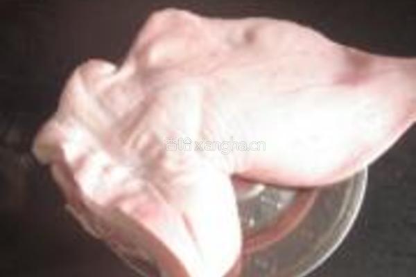卤猪耳朵的做法图解1