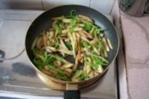 辣椒炒茄丝的做法图解7