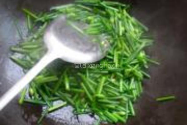 韭菜花炒章鱼的做法图解4
