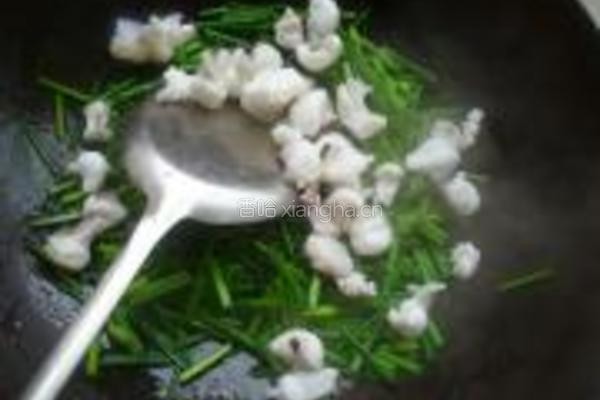 韭菜花炒章鱼的做法图解5