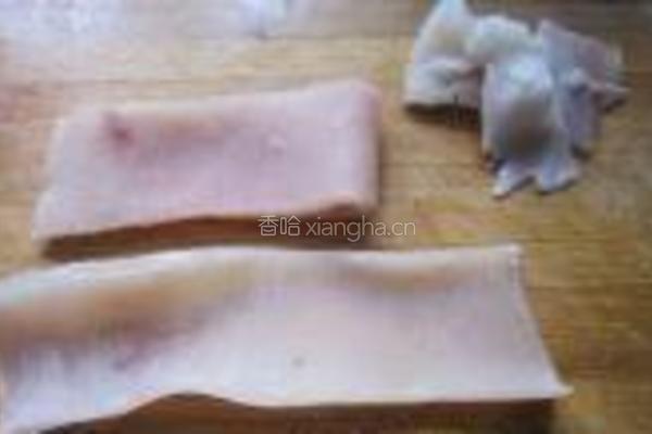 肉皮冻的做法图解1