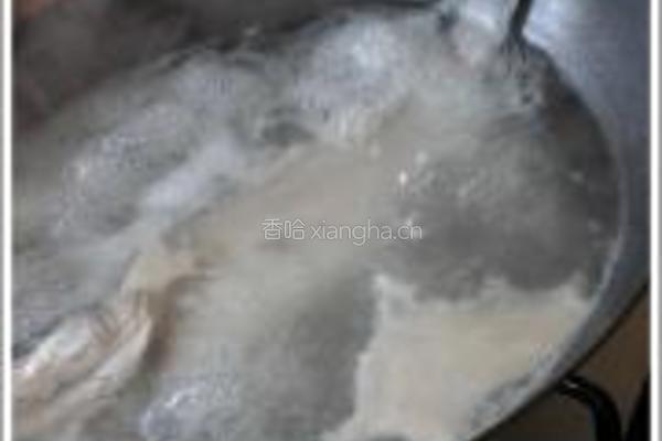 奶白鱼汤的做法图解4