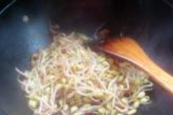 黄豆芽炖粉条的做法图解4