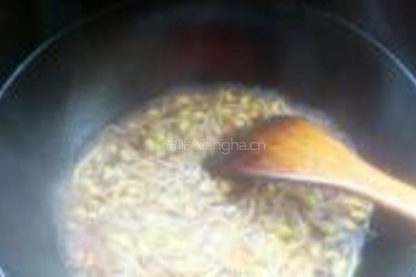 黄豆芽炖粉条的做法图解5