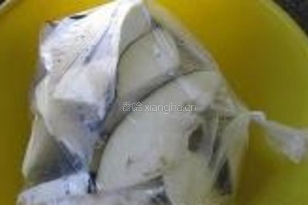 紫苏蒜头豆豉炒茄子的做法图解2