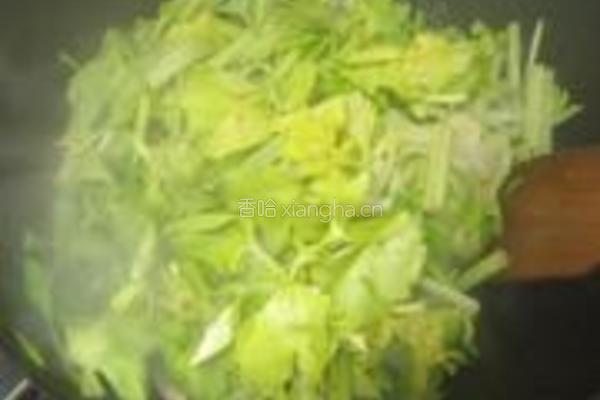 芹菜炒口蘑的做法图解6