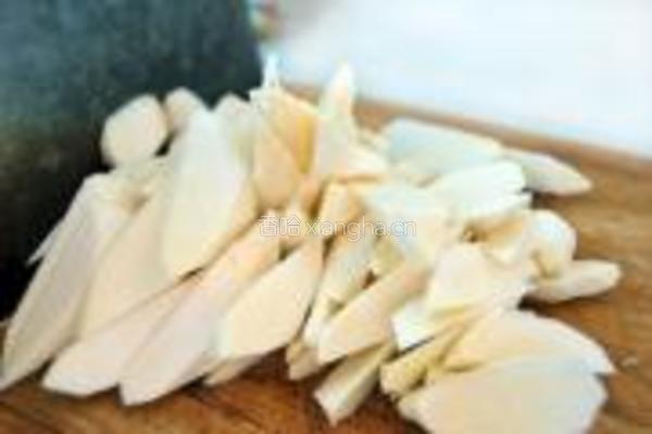茭白炒毛豆籽的做法图解3