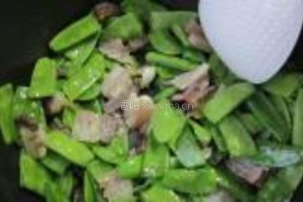 豌豆角炒腊肉的做法图解4