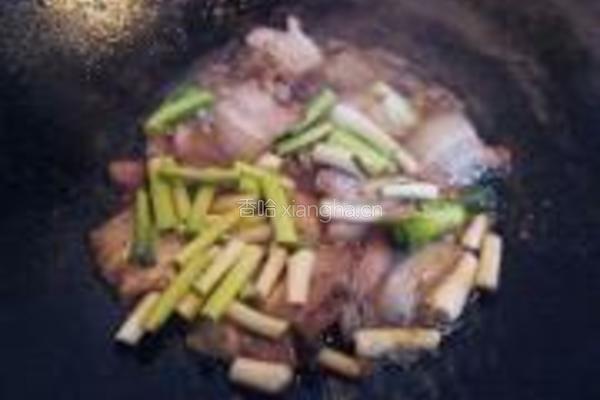大蒜炒回锅肉的做法图解5