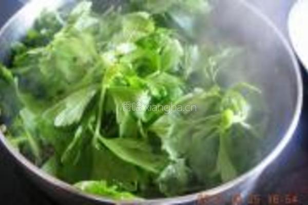 芹菜炒猪肉的做法图解4