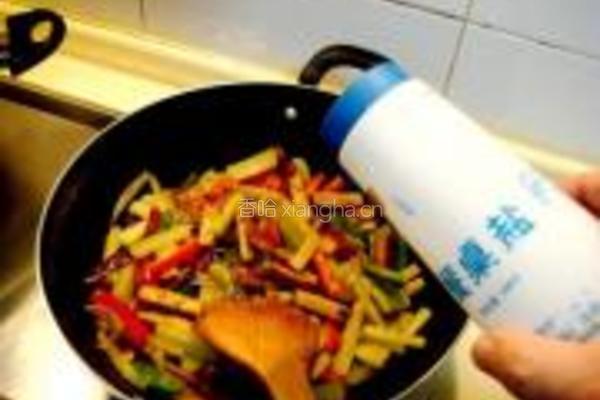 黑椒香干炒笋条的做法图解15