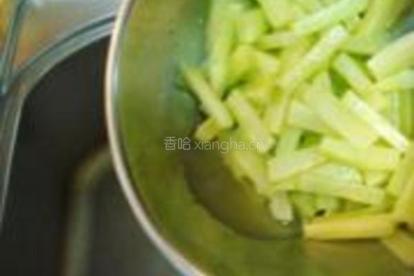 黑椒香干炒笋条的做法图解6