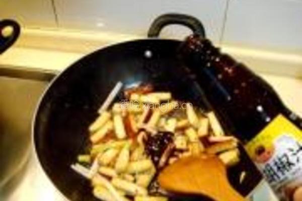 黑椒香干炒笋条的做法图解11