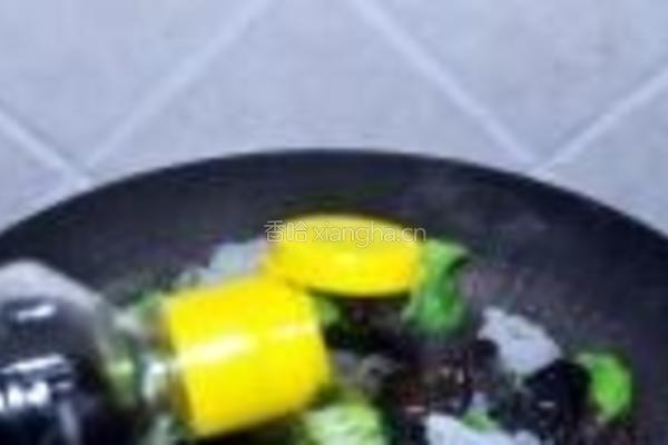 蒜茸双耳西兰花的做法图解4
