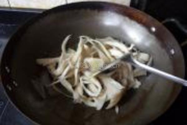 平菇炒蛋的做法图解9