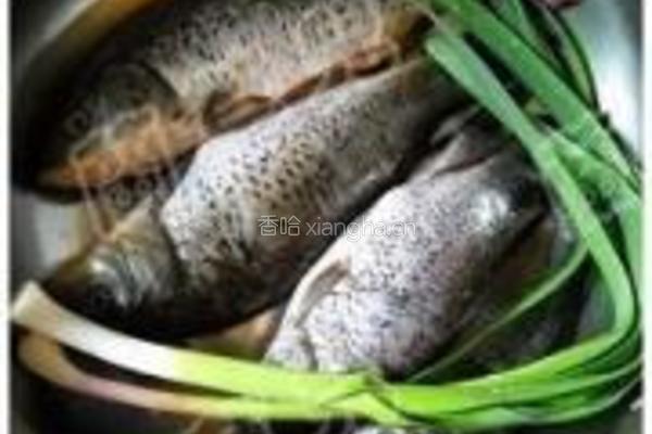 豆瓣鲤鱼的做法图解1