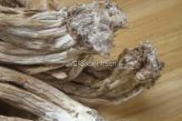 茶树菇冬笋排骨汤的做法图解2