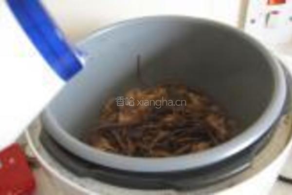 茶树菇焖鸡的做法图解11