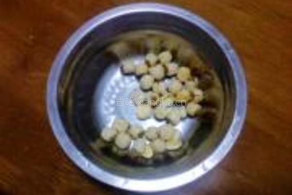 莲子薏米煲鸭汤的做法图解8