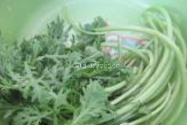 茼蒿拌豆干的做法图解1