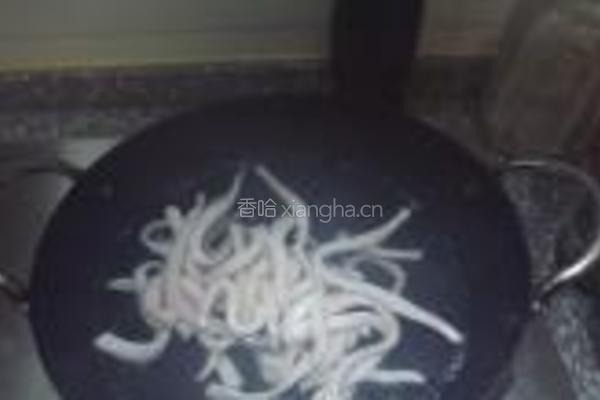 蒜香鱿鱼丝的做法图解3