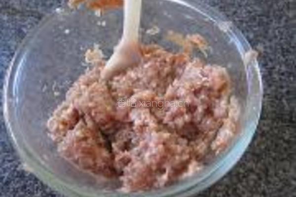 果仁鸡肉蓉炒秋葵的做法图解2