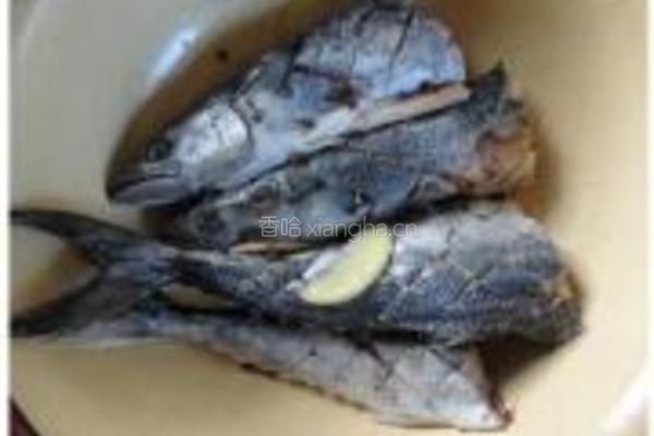 洋葱焖马鲛鱼的做法图解1