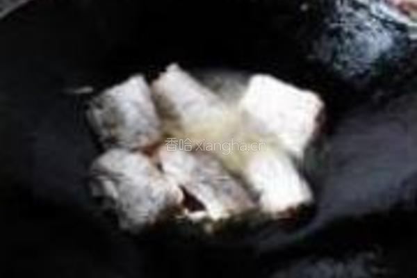 萝卜丝烧带鱼的做法图解4