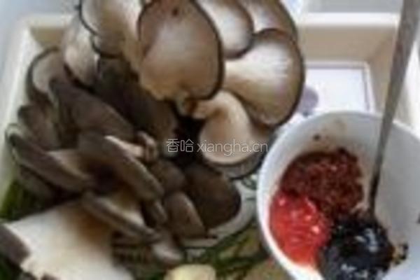 京酱平菇丝的做法图解1
