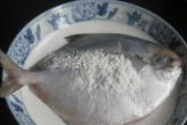 干烧鲳鱼的做法图解3