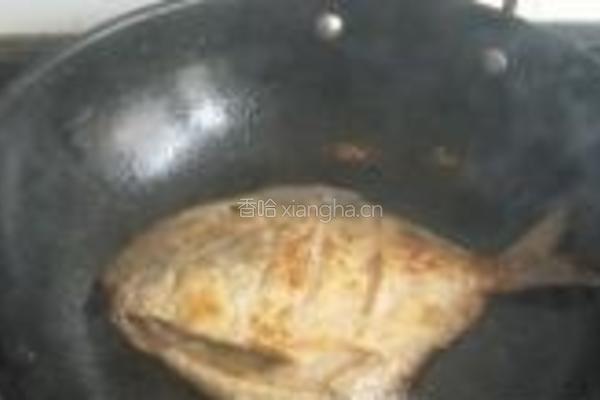 干烧鲳鱼的做法图解5