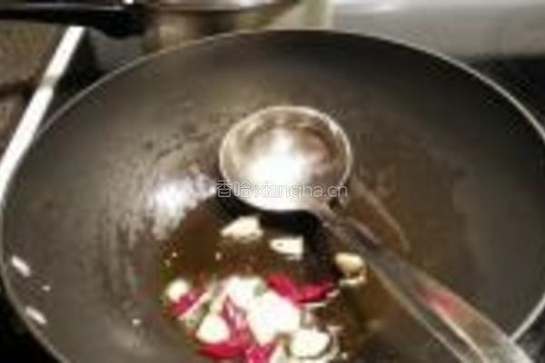 萝卜干炒鸡胗的做法图解3