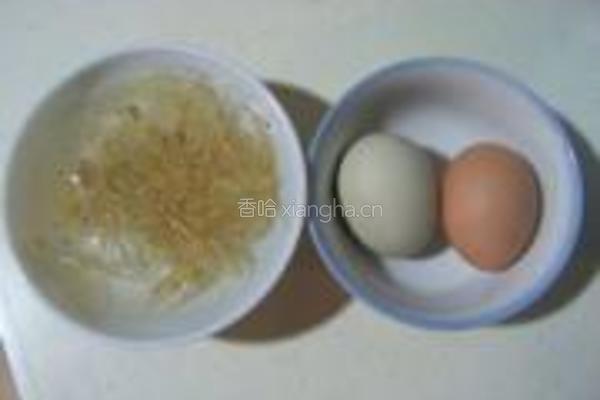 银鱼蒸鸡蛋羹的做法图解1