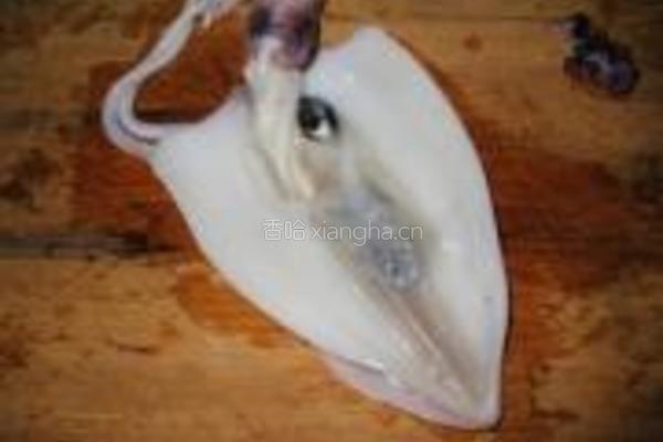 双椒炒鱿鱼的做法图解2