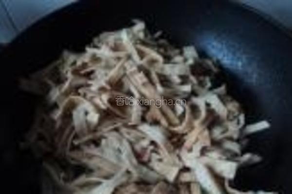 干豆腐皮炒辣椒的做法图解7