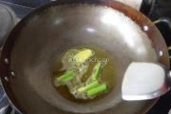 茶树菇烧凤爪的做法图解2