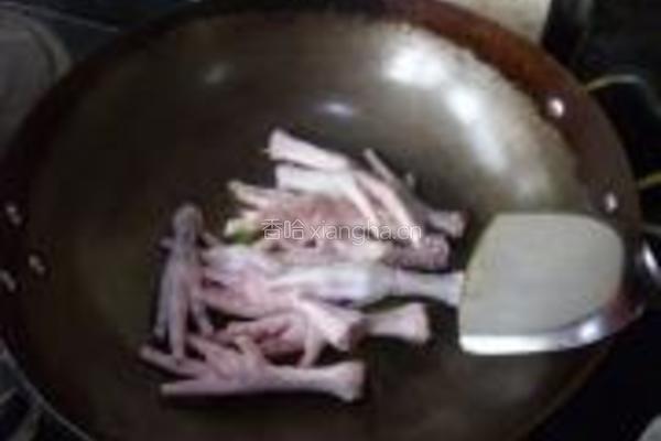 茶树菇烧凤爪的做法图解3