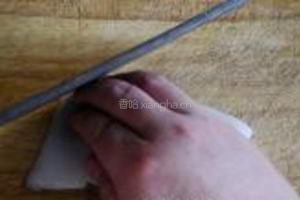 青椒墨鱼卷的做法图解3