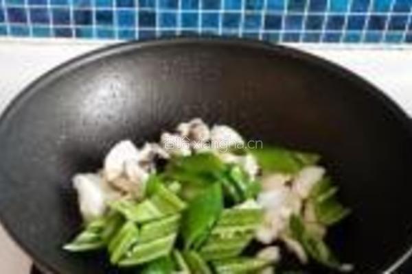 青椒墨鱼卷的做法图解9