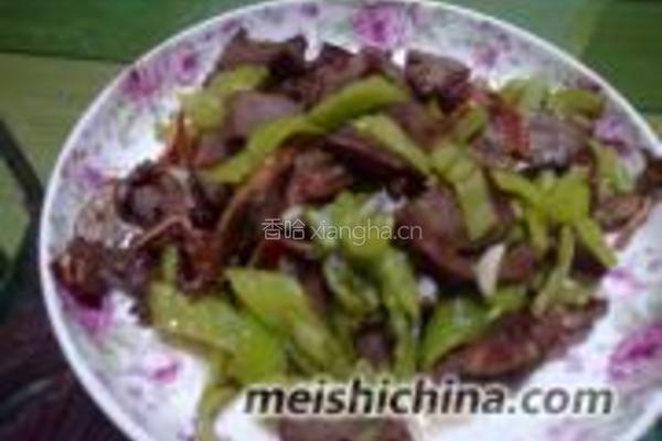猪心炒辣椒的做法图解4