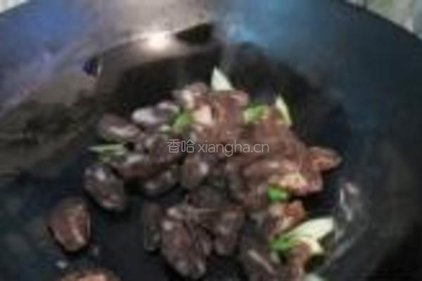 扁豆炒香肠的做法图解4