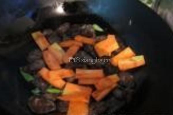 扁豆炒香肠的做法图解5