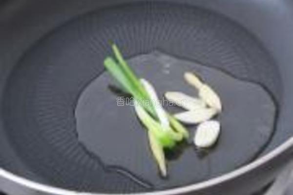 兰花菇炒鸡心的做法图解2