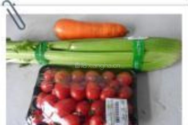 椒油炝芹菜的做法图解1